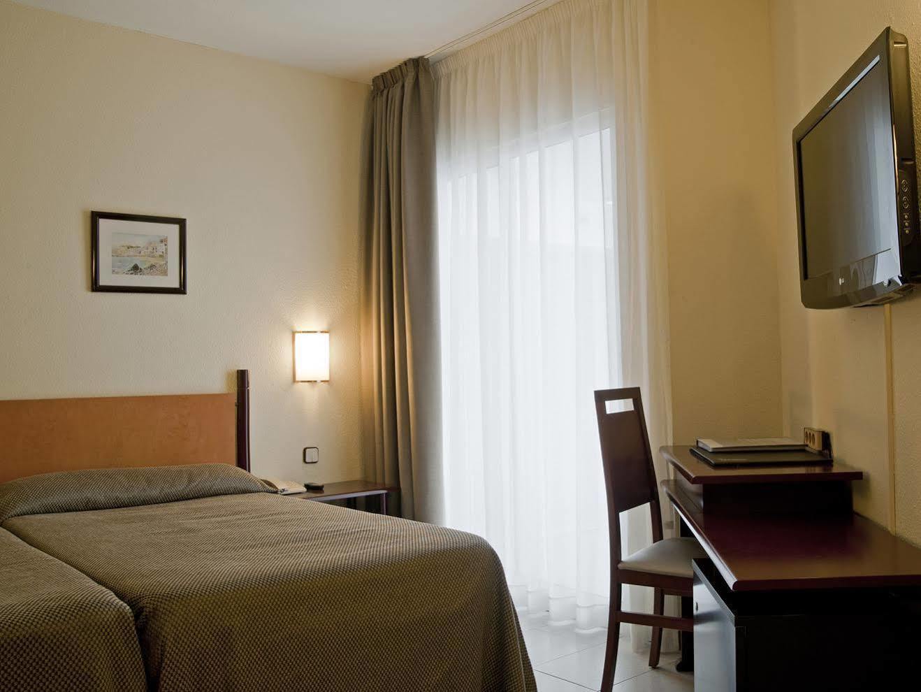 Hotel Bernat II 4*Sup Calella Esterno foto