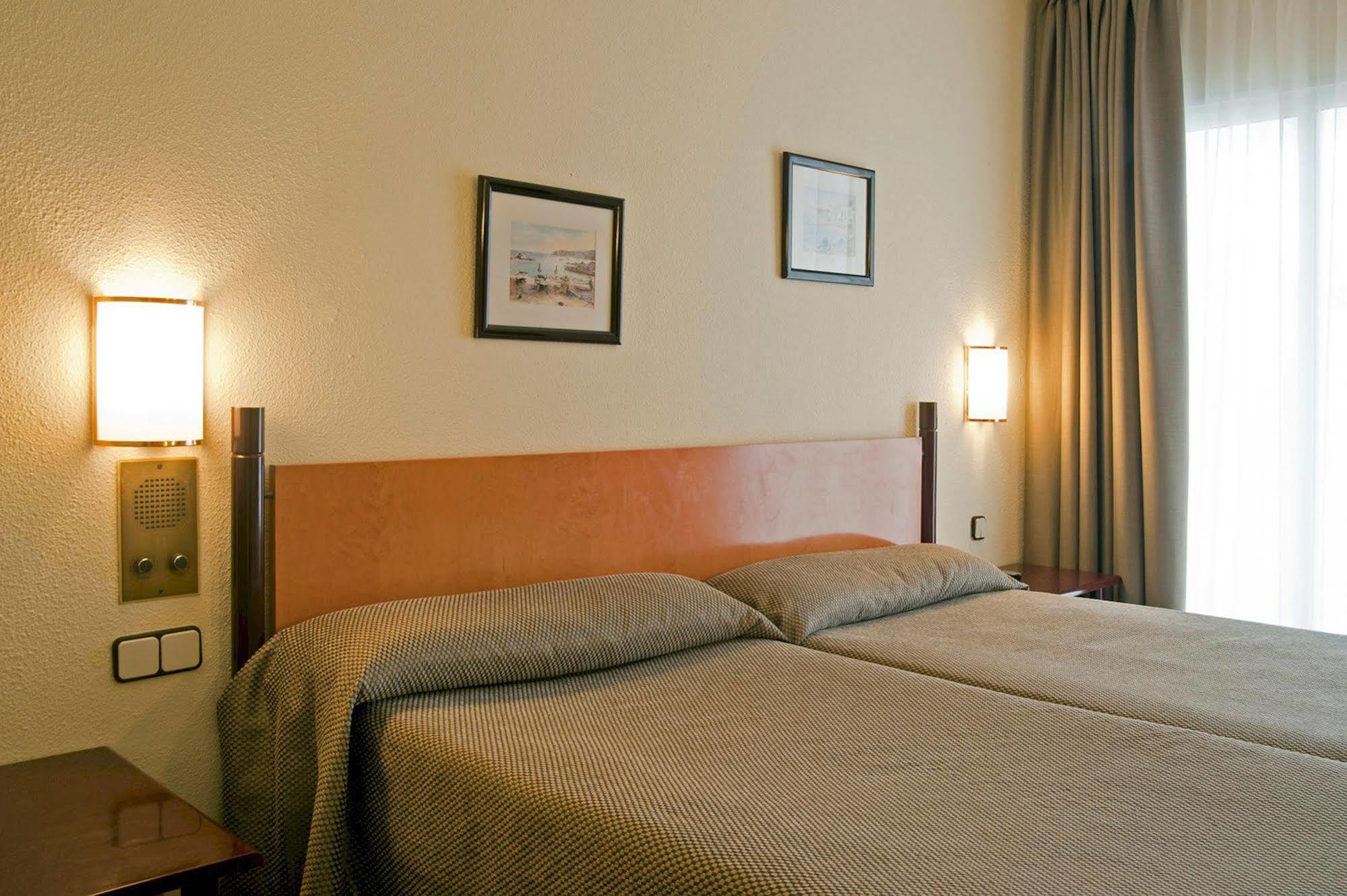 Hotel Bernat II 4*Sup Calella Esterno foto