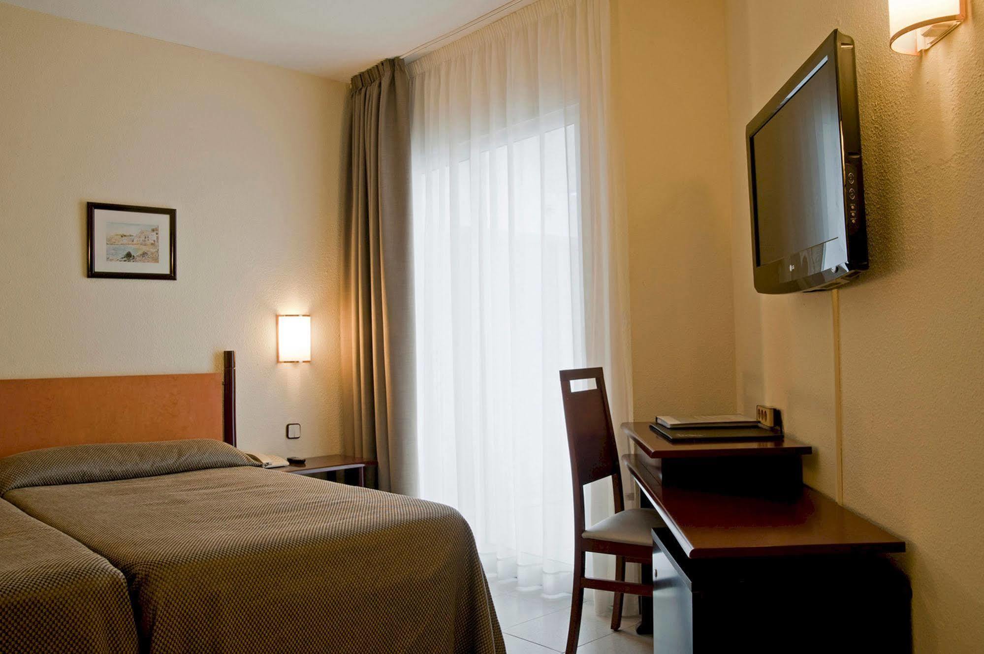 Hotel Bernat II 4*Sup Calella Esterno foto